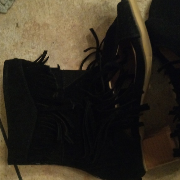 NEW Black fringe sandals - Picture 5 of 5